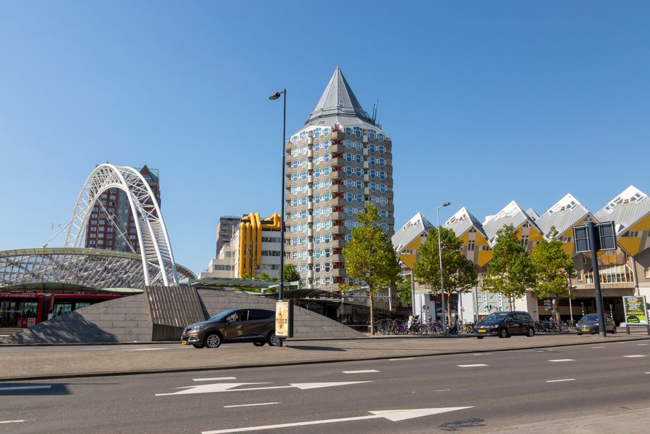 Kleurrijke eetkraampjes bij Zomerfestivals in Rotterdam.